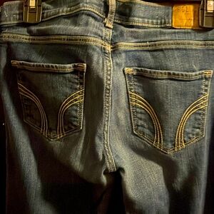 Great pair of Hollister size 7, waist 28 Link 33